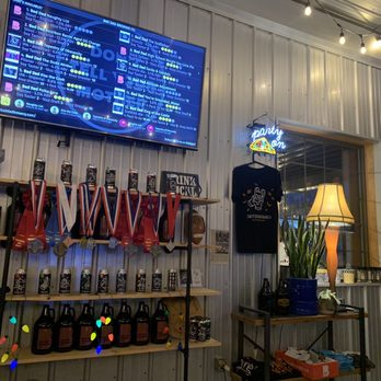 Bad Dad Brewing - Bar area - Pizza Near Me - Fairmount, Indiana