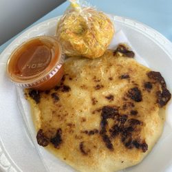 EL Granito De Oro - Pork and cheese pupusa