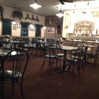 Outlaw's Pizza - This is a busy night. - Pizza Near Me - Gardiner, Montana Outlaw's Pizza - This is a busy night. - Pizza Near Me - Gardiner, Montana