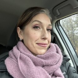 Valerie Hammer Makeup Artist - We contoured, highlighted and worked on complexion for my 40+ skin.
