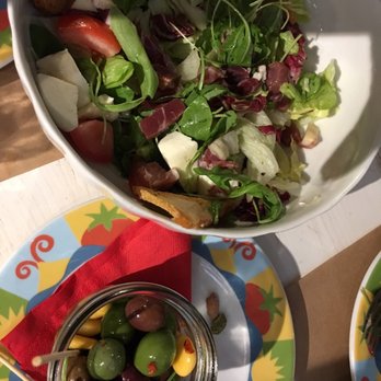 Rossopomodoro - Salad and olives - Napoletana Near Me - Venezia, VE