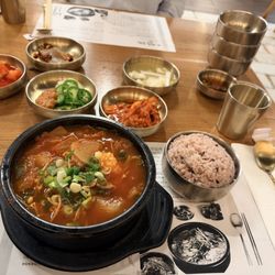 Jinsol Gukbap - Spicy beef bone broth