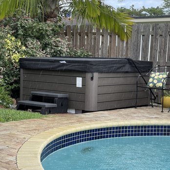 Rec Pool and Spa - Fresh out of the box. - Hot Tub & Pool Near Me - Fort Lauderdale, Florida