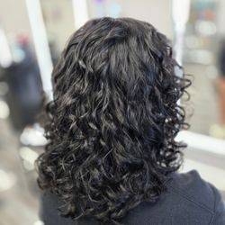 Lunar Salon - Curly Haircut with curly hair routine, done by Lucy!
