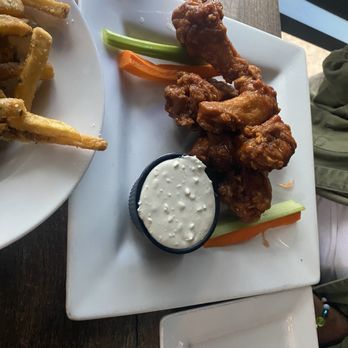 Blu Burger Grille - Mediorcre - Burgers Near Me - Scottsdale, Arizona