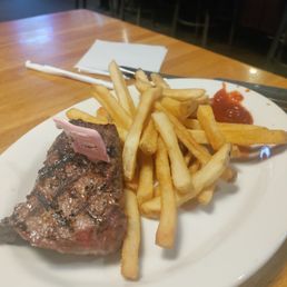 6oz Sirloin and seasoned fries.