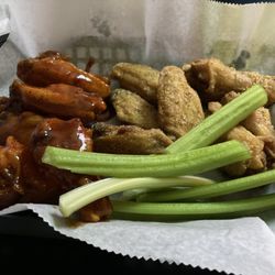 Rookie's Sports Bar & Grill - I ordered two portions of celery.  This is what I got. Boo.