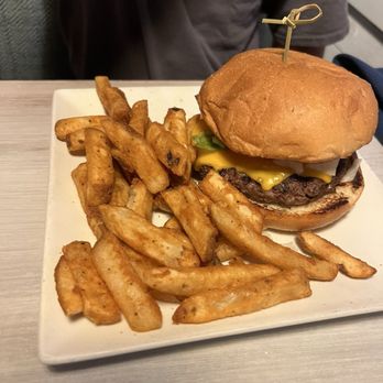 The Shipyard - Wagyu Steak Burger - Bars Near Me - Captiva, Florida