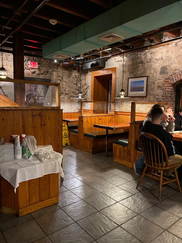 The Cotton Exchange Seafood Grill & Tavern, Savannah Roadtrippers