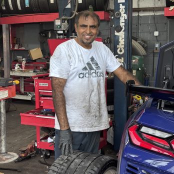 Shell - He fixed the flat tire on my Corvette to allow us to drive home. - Gas Stations Near Me - Chester, Maryland