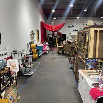 Staging Post - Antiques Near Me - Leon Valley, Texas Staging Post - Antiques Near Me - Leon Valley, Texas