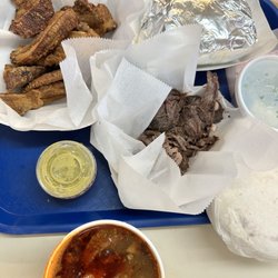 Menudo chícharrones tamales y barbacoa