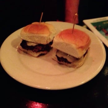 Longfellow Grill - Happy Hour Beef Sliders - okay, but average 5/10 - American Near Me - Minneapolis, Minnesota