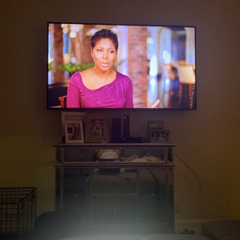 Pro TV Wall Mount Installation - Living room tv mounted 65in - TV Mounting Near Me - Hollywood, California