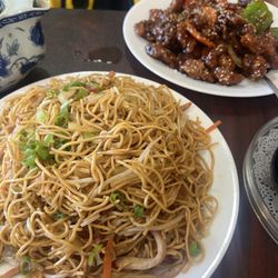 Horseshoe Bay Chinese Restaurant - Bbq pork chow mein and General Tso chicken