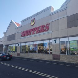 Shoppers Food - This location is back as plain ole Shoppers Food Warehouse. No more "McKays".