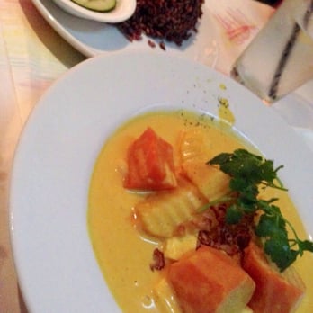 Gindi Thai - Vegetarian yellow curry with tofu. - Sushi Bars Near Me - Burbank, California