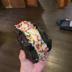 OwowCow Creamery - Ice cream sandwich