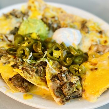 Jardin Corona - Nachos with fajita meat - Tex-Mex Near Me - Austin, Texas Jardin Corona - Nachos with fajita meat - Tex-Mex Near Me - Austin, Texas