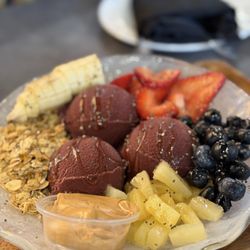 Whisk Breakfast & Brunch - Açaí bowl
