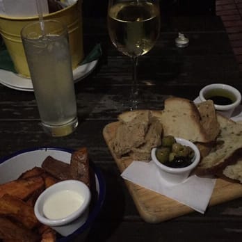 Founders Arms - Nice evening drinks with sweet potatoe chips and oil and bread plater ! - Pubs Near Me - London, XGL Founders Arms - Nice evening drinks with sweet potatoe chips and oil and bread plater ! - Pubs Near Me - London, XGL