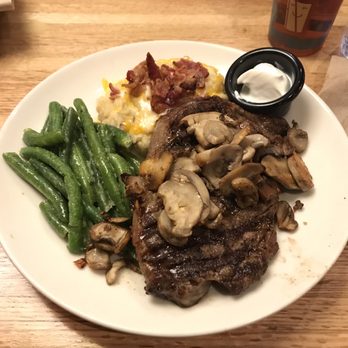 Applebee's Grill + Bar - Ribeye with loaded mash and green beans - American Near Me - Elizabeth, New Jersey Applebee's Grill + Bar - Ribeye with loaded mash and green beans - American Near Me - Elizabeth, New Jersey