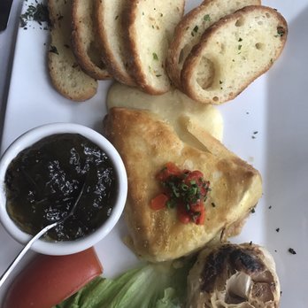 Paradise Beach Grille - Brie puff pastrie with roasted garlic & jalapeño jelly - New American Near Me - Capitola, California Paradise Beach Grille - Brie puff pastrie with roasted garlic & jalapeño jelly - New American Near Me - Capitola, California