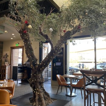Roe Seafood Restaurant - Seafood Near Me - Long Beach, California