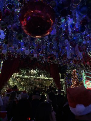 Frosty's Christmas Bar - Los Angeles by null