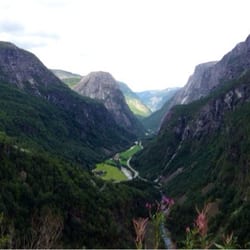 Stalheim Hotel - Farther back picture