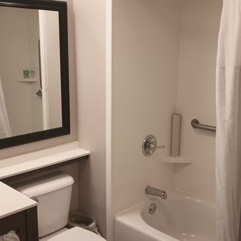 Navy Lodge - Standard bathroom. - Hotels Near Me - Great Lakes, Illinois Navy Lodge - Standard bathroom. - Hotels Near Me - Great Lakes, Illinois
