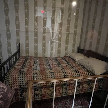 The Petersen House - The bed where Lincoln died - Museums Near Me - Washington, DC, District of Columbia