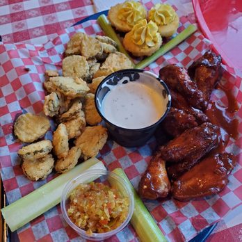 Bennett's Pit Bar-B-Que - Trail Head Combo - Barbeque Near Me - Gatlinburg, Tennessee