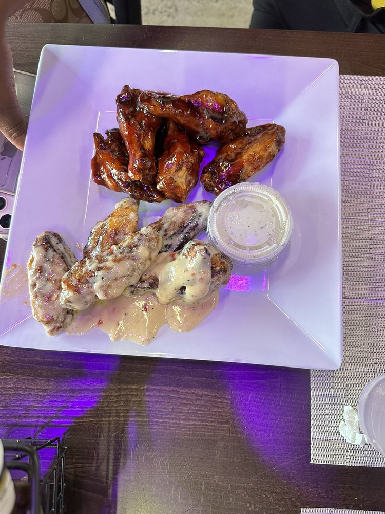 MAVERICK’S SPORTS GRILL 503 South Front Street, Mankato, Minnesota