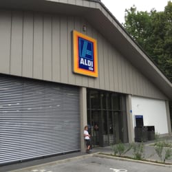Aldi - Entrance