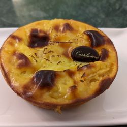 Pasticceria Castelnuovo - Zurich Torte, sweet pastry crust filled with baked pastry cream and apples, very good