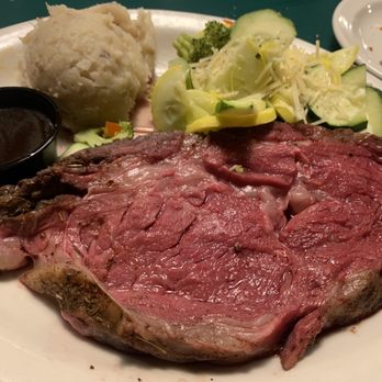 Austin's Cattle - Prime rib with garlic mashed potatoes and seasonal vegetables - New American Near Me - Valdosta, Georgia