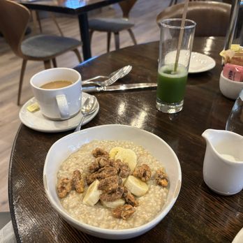 Solbar - Banana nut oatmeal, coffee and the skinny fresh juice - New American Near Me - Calistoga, California Solbar - Banana nut oatmeal, coffee and the skinny fresh juice - New American Near Me - Calistoga, California