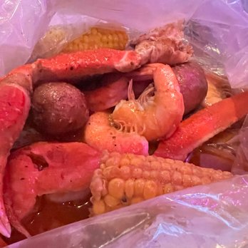 Boil Bay - Seafood Near Me - Colonial Heights, Virginia