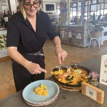 Ohana Restaurant - Serving the Seafood Paella - Food Court Near Me - Sitges, B