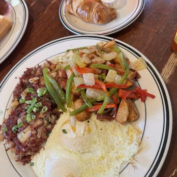 Mimi's Cafe - Corned Beef Hash & Eggs - Breakfast & Brunch Near Me - Chandler, Arizona