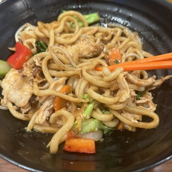 Toss Noodle Bar - Hokkien Noodles, Japanese Sauce, and Chicken - Asian Fusion Near Me - Berkeley, California