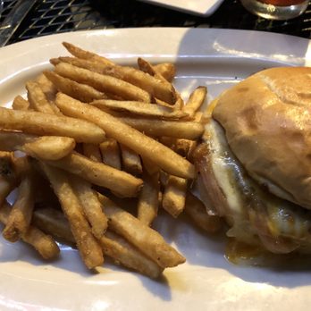Houlihan's - Vegetarian Burger - Bars Near Me - Paramus, New Jersey