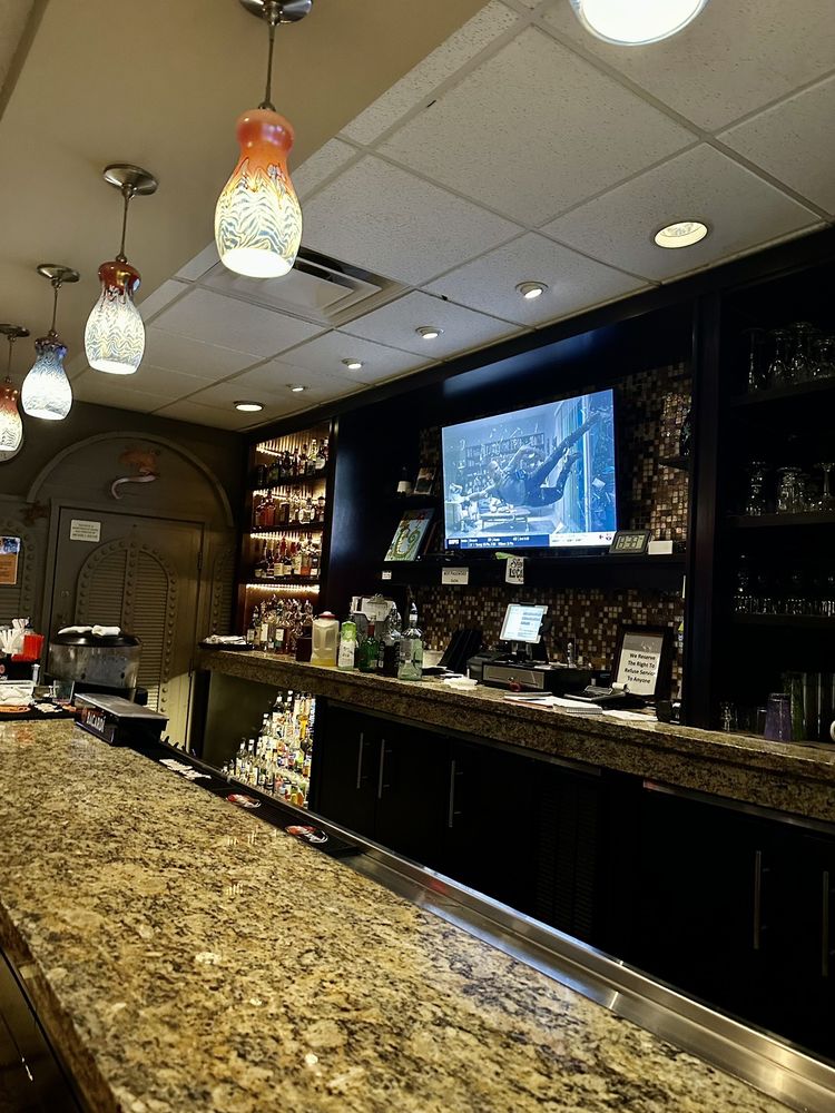 LAZY LIZARD BAR AND GRILL Updated November 2024 4600 E Pine St