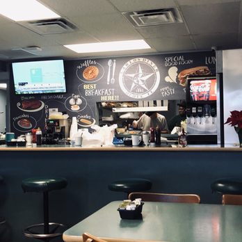 Carlo's Diner - Bar seating in front of kitchen - American Near Me - Ocoee, Florida
