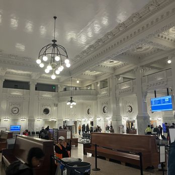 Amtrak - Large waiting areas - Trains Near Me - Seattle, Washington
