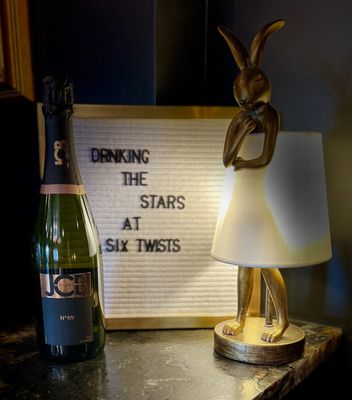 Six Twists Sparkling by null