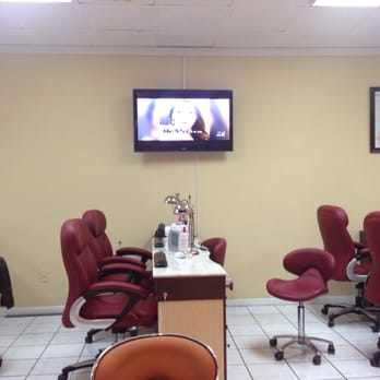 T2 Nails - Flat screen TV across from Pedicure station. - Nail Salons Near Me - Naperville, Illinois