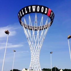 Tallywood Shopping Center - Weird thing in parking lot...