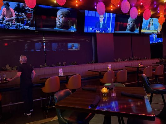 Flanker Kitchen + Sports Bar by null